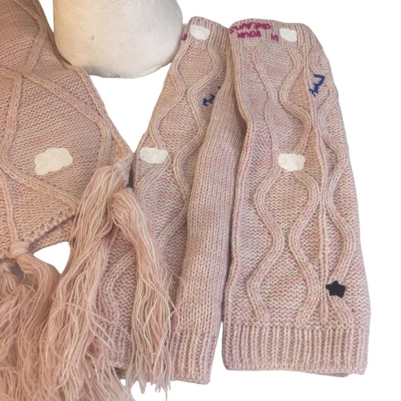 NEW Set in your dreams UO scarf Urban Outfitters Hat Scarf Fingerless Gloves - Picture 4 of 13